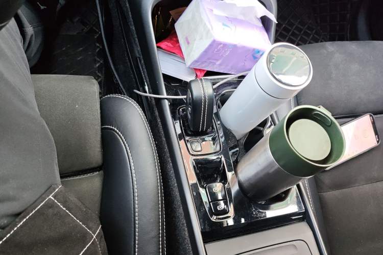 Used Volvo XC40 2022 T4 Four-Wheel Drive Smart & Dynamic Sport Edition Gear Lever