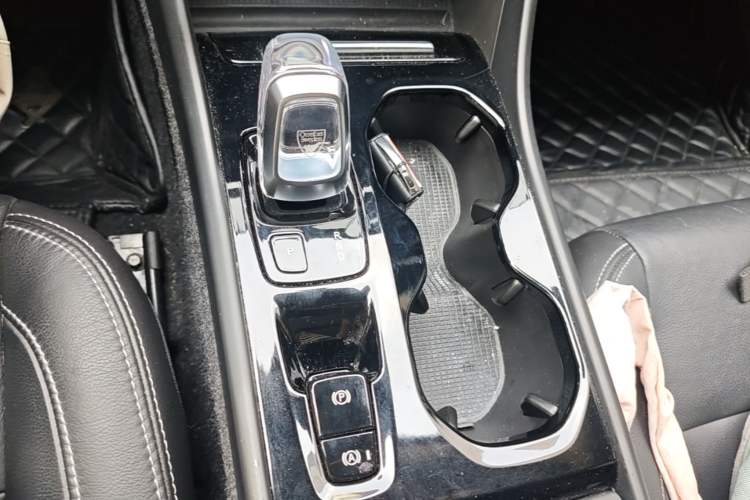 Used Volvo XC40 2022 T4 Four-Wheel Drive Smart & Luxurious Edition Gear Lever