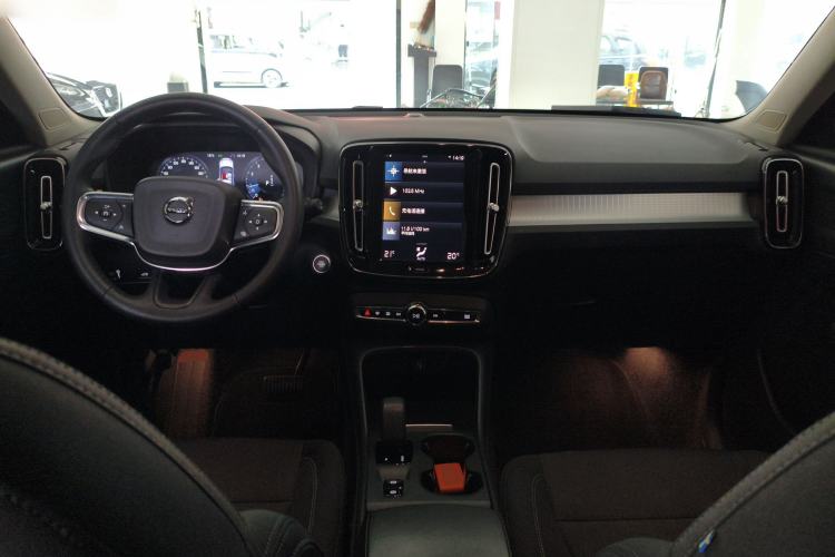 Used Volvo XC40 2022 T4 Four-Wheel Drive Smart & Stylish Edition Interior 2