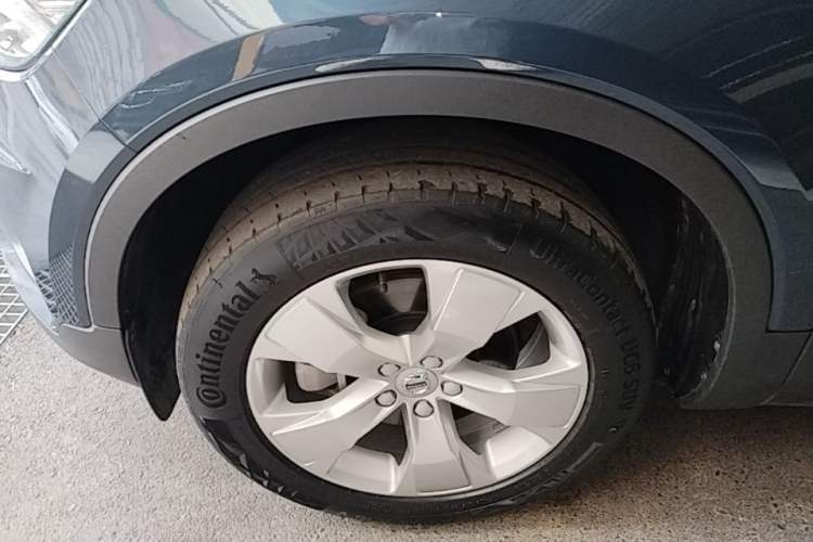 Used Volvo XC40 2022 T4 Four-Wheel Drive Smart & Stylish Edition Left Front Wheel Hub