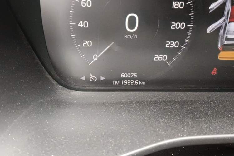 Used Volvo XC40 2022 T4 Four-Wheel Drive Smart & Stylish Edition Odometer Close Up