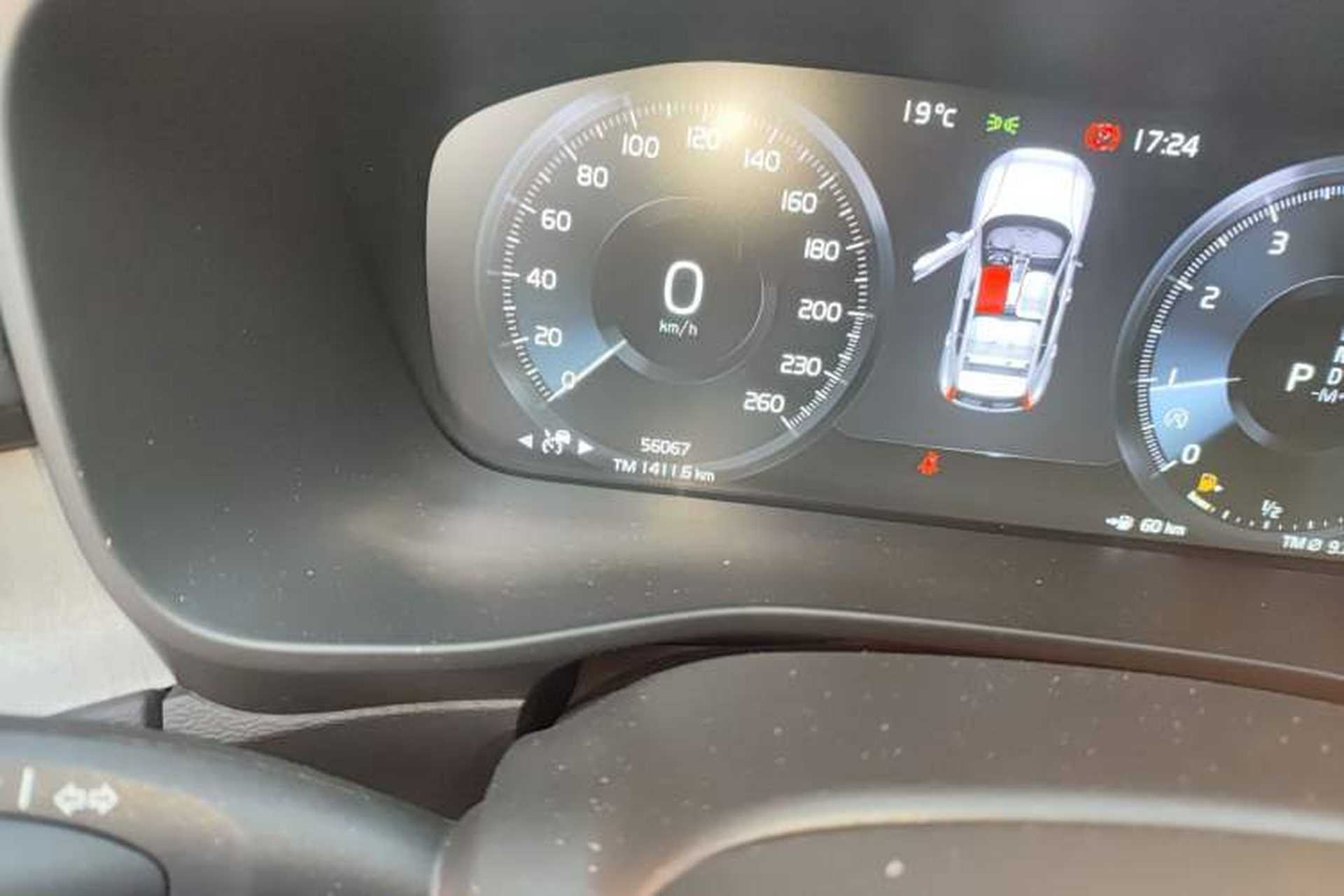 Used Volvo XC40 2022 T4 Four-Wheel Drive Smart & Luxurious Edition Odometer Close Up