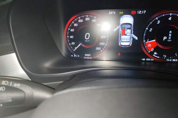Used Volvo XC40 2022 T4 Four-Wheel Drive Smart & Stylish Edition Odometer Close Up