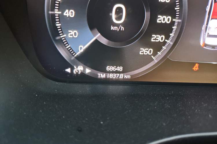 Used Volvo XC40 2022 T4 Four-Wheel Drive Smart & Dynamic Sport Edition Odometer Close Up