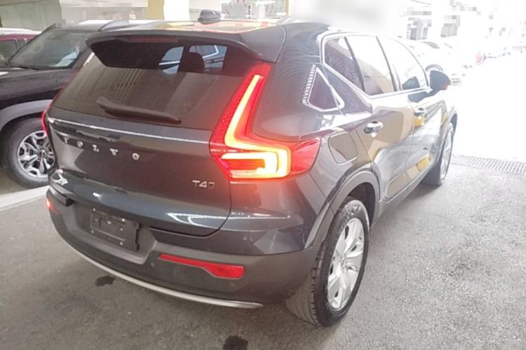 Used Volvo XC40 2022 T4 Four-Wheel Drive Smart & Stylish Edition Rear Right 45 Deg