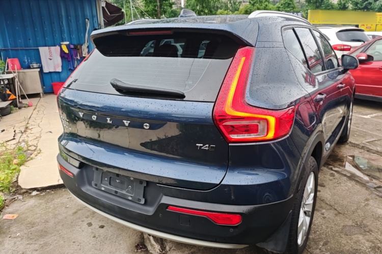 Used Volvo XC40 2022 T4 Four-Wheel Drive Smart & Stylish Edition Rear Right 45 Deg