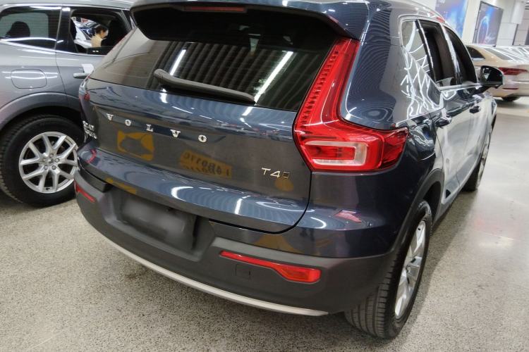 Used Volvo XC40 2022 T4 Four-Wheel Drive Smart & Stylish Edition Rear Right 45 Deg