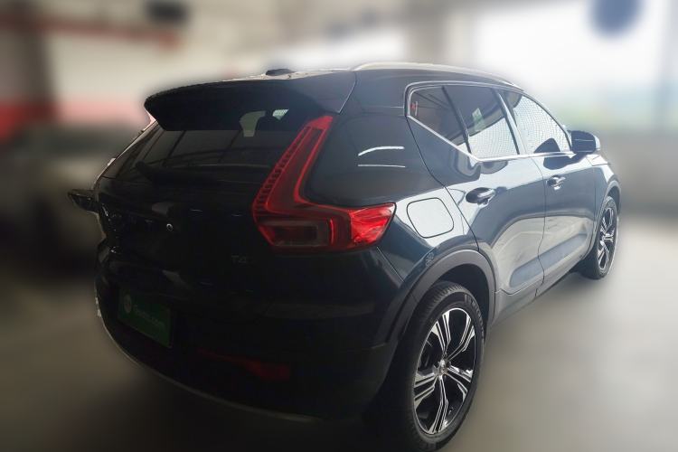 Used Volvo XC40 2022 T4 Four-Wheel Drive Smart & Luxurious Edition Rear Right 45 Deg