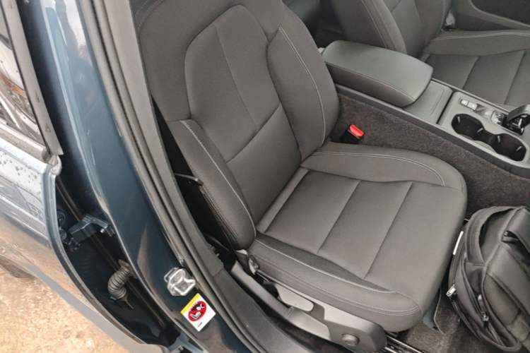 Used Volvo XC40 2022 T4 Four-Wheel Drive Smart & Stylish Edition Right Front Seat