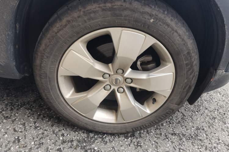 Used Volvo XC40 2022 T4 Four-Wheel Drive Smart & Luxurious Edition Right Front Wheel Hub