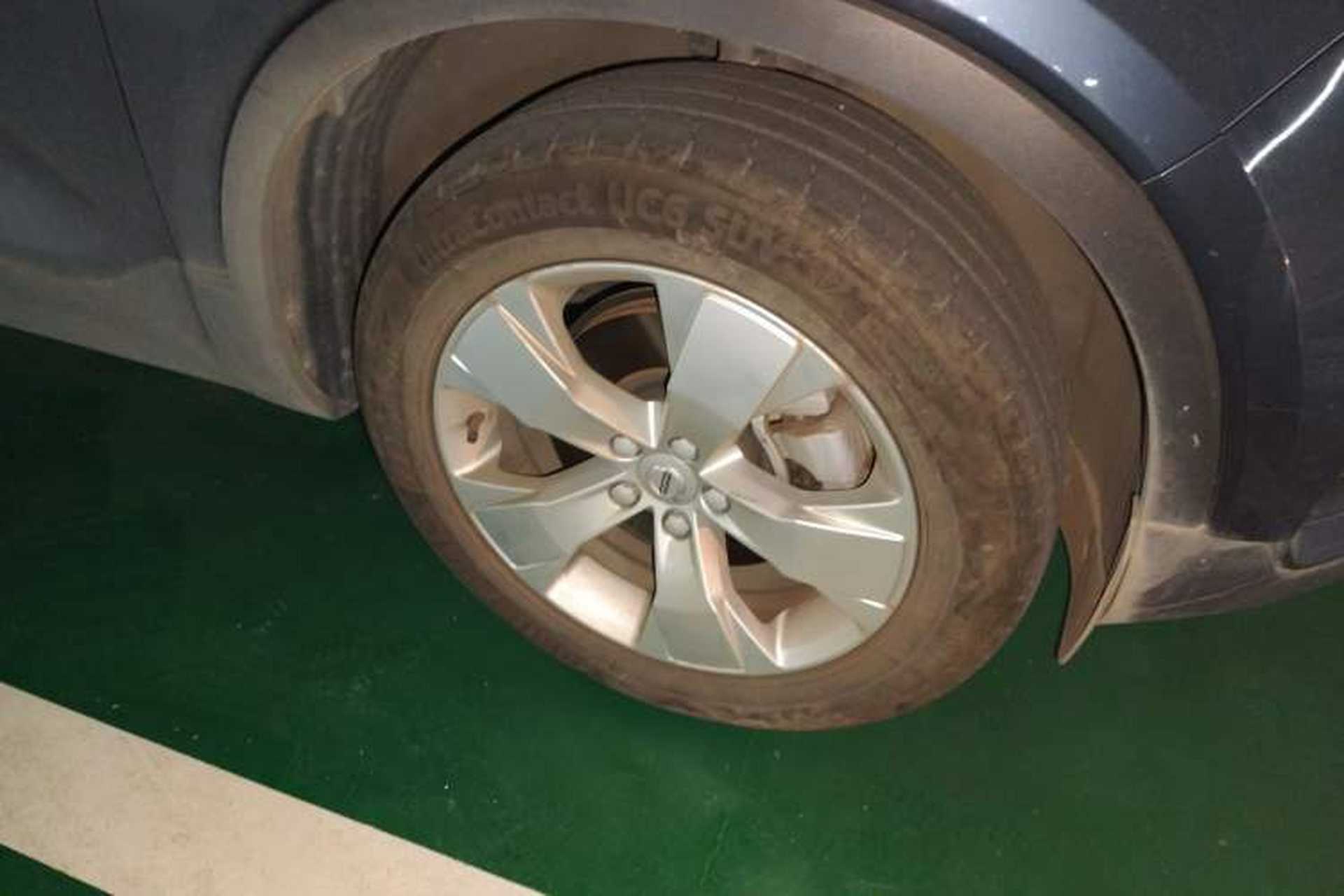 Used Volvo XC40 2022 T4 Four-Wheel Drive Smart & Stylish Edition Right Front Wheel Hub