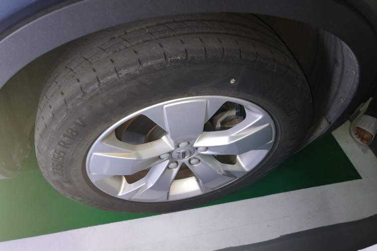 Used Volvo XC40 2022 T4 Four-Wheel Drive Smart & Stylish Edition Right Front Wheel Hub