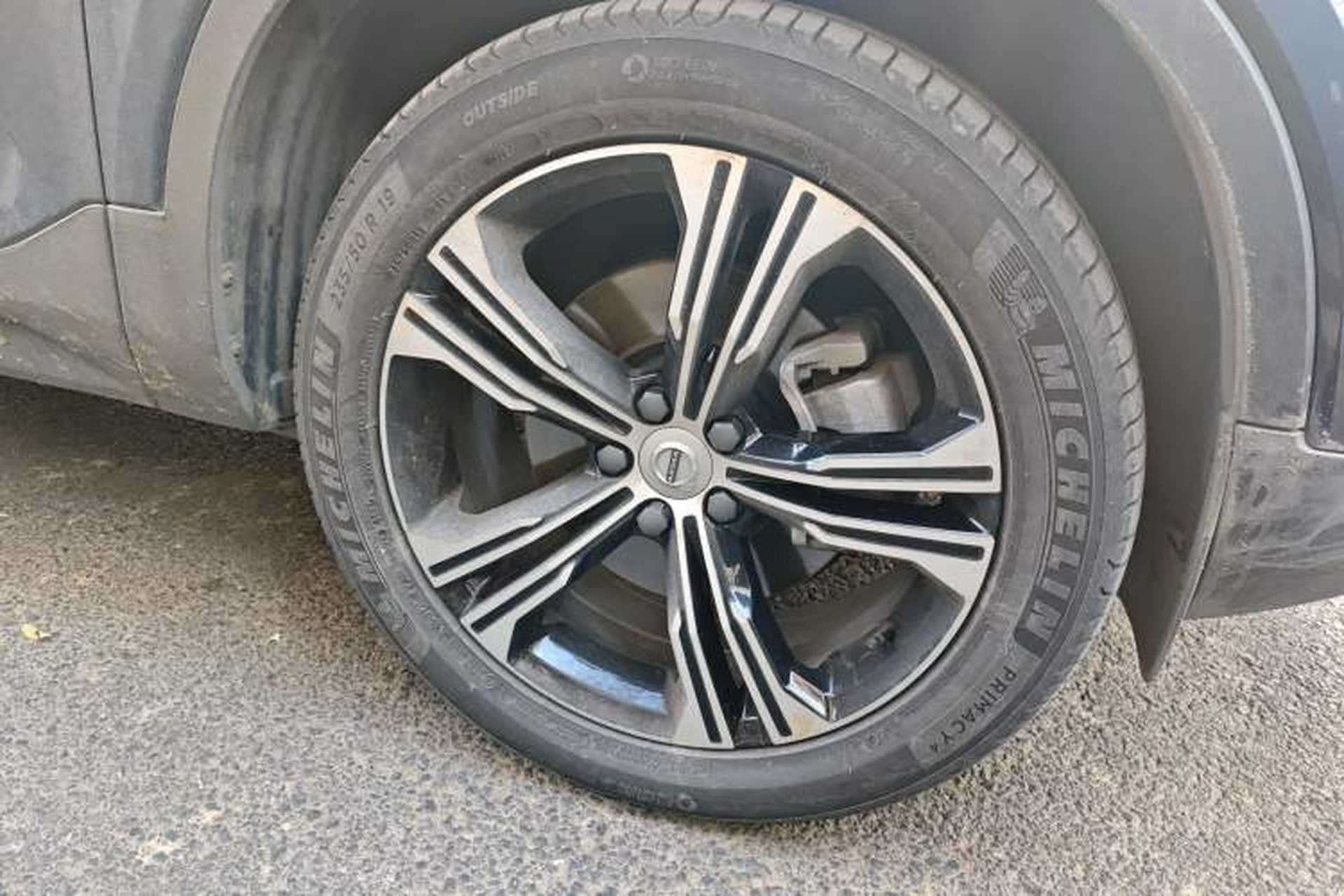 Used Volvo XC40 2022 T4 Four-Wheel Drive Smart & Luxurious Edition Right Front Wheel Hub