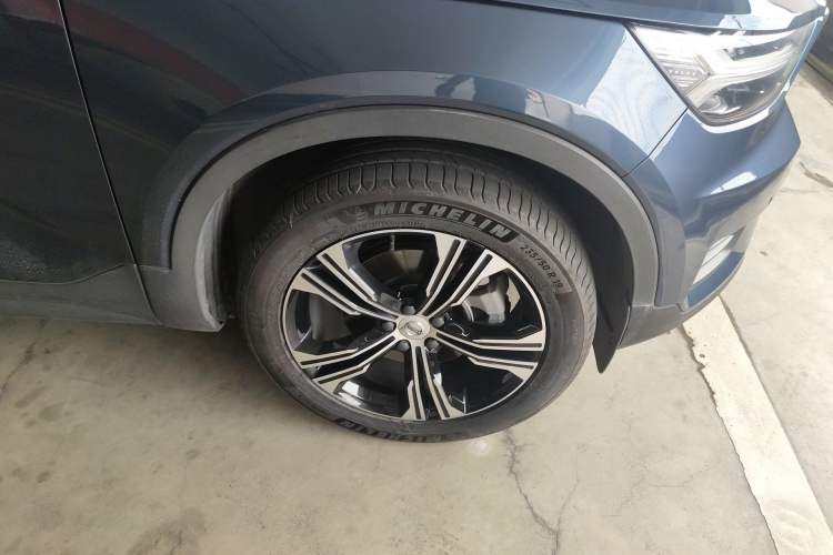 Used Volvo XC40 2022 T4 Four-Wheel Drive Smart & Luxurious Edition Right Front Wheel Hub