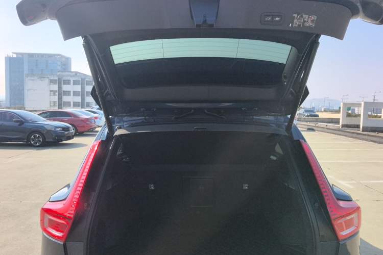 Used Volvo XC40 2022 T4 Four-Wheel Drive Smart & Luxurious Edition Trunk