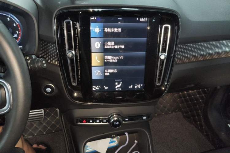 Used Volvo XC40 2022 T4 Four-Wheel Drive Smart & Dynamic Sport Edition Audio And AC Panel