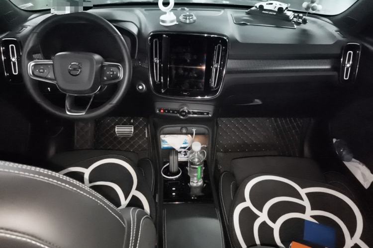 Used Volvo XC40 2022 T4 Four-Wheel Drive Smart & Dynamic Sport Edition Center Console