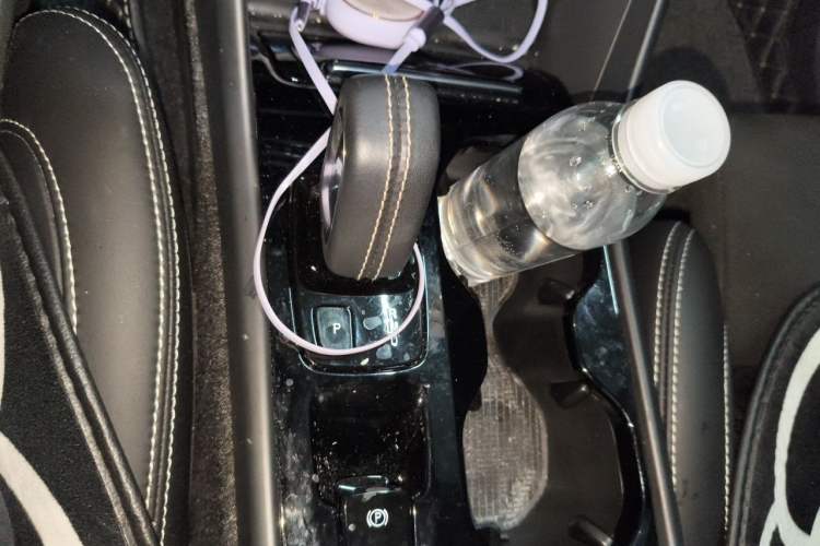 Used Volvo XC40 2022 T4 Four-Wheel Drive Smart & Dynamic Sport Edition Gear Lever