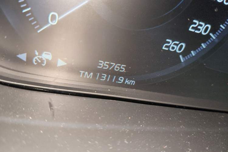 Used Volvo XC40 2022 T4 Four-Wheel Drive Smart & Dynamic Sport Edition Odometer Close Up