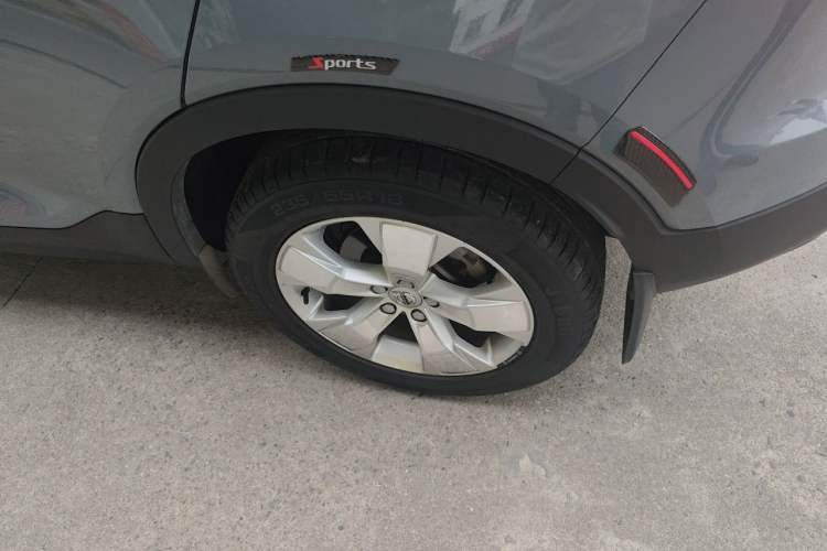 Used Volvo XC40 2022 T4 Four-Wheel Drive Smart & Stylish Edition Right Front Wheel Hub