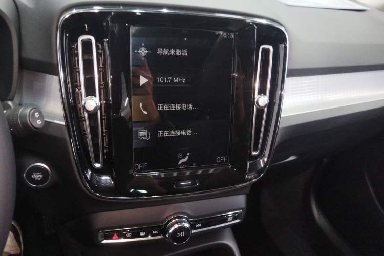 Used Volvo XC40 2022 T4 Four-Wheel Drive Smart & Stylish Edition Audio And AC Panel