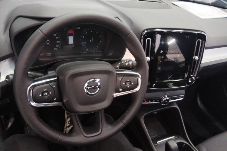 Used Volvo XC40 2022 T4 Four-Wheel Drive Smart & Stylish Edition Interior 2