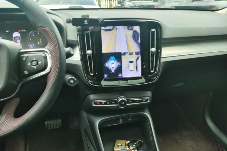 Used Volvo XC40 2022 T4 Four-Wheel Drive Smart & Stylish Edition Audio And AC Panel