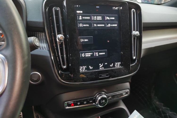 Used Volvo XC40 2022 T4 Four-Wheel Drive Smart & Dynamic Sport Edition Audio And AC Panel