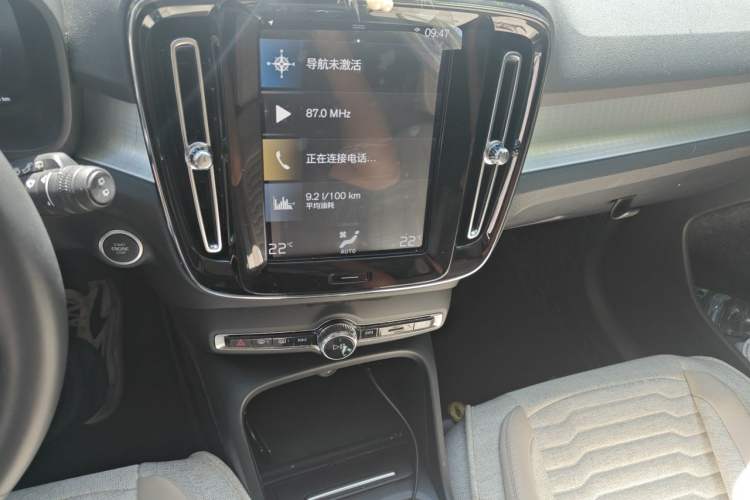 Used Volvo XC40 2022 T4 Four-Wheel Drive Smart & Stylish Edition Audio And AC Panel