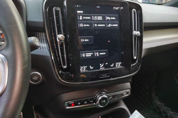 Used Volvo XC40 2022 T4 Four-Wheel Drive Smart & Dynamic Sport Edition Audio And AC Panel