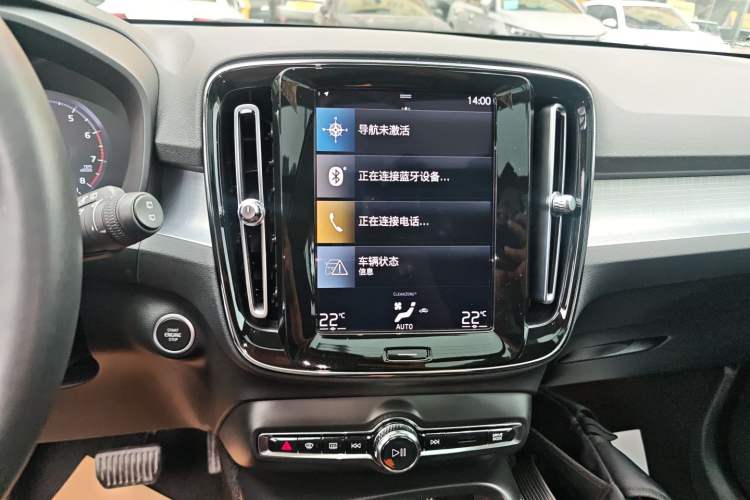 Used Volvo XC40 2022 T4 Four-Wheel Drive Smart & Stylish Edition Audio And AC Panel