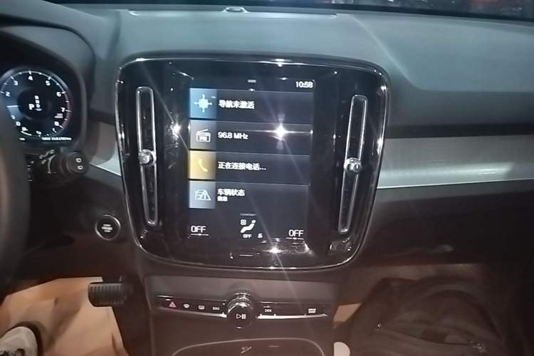 Used Volvo XC40 2022 T4 Four-Wheel Drive Smart & Stylish Edition Audio And AC Panel