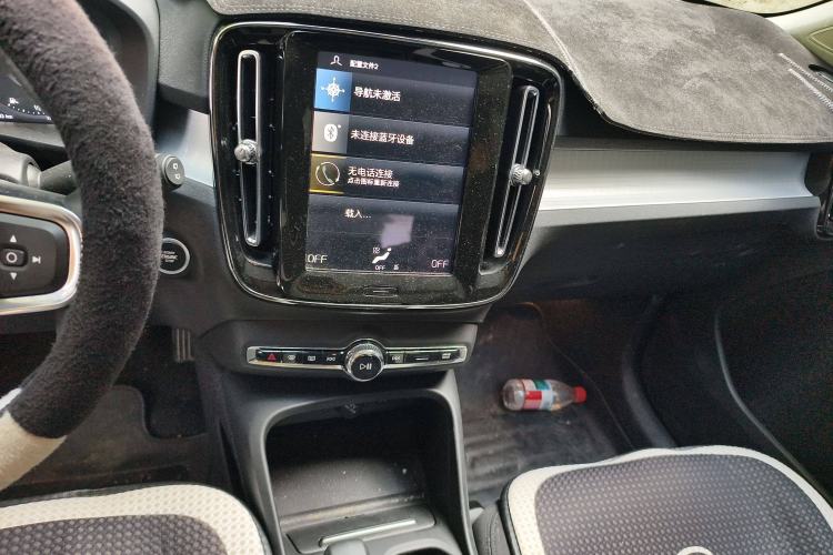 Used Volvo XC40 2022 T4 Four-Wheel Drive Smart & Stylish Edition Audio And AC Panel
