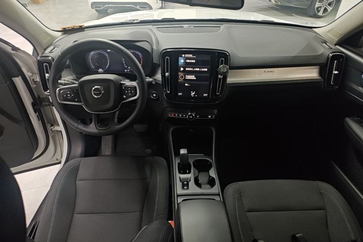 Used Volvo XC40 2022 T4 Four-Wheel Drive Smart & Stylish Edition Center Console