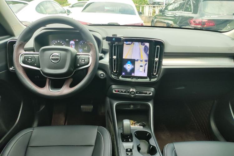 Used Volvo XC40 2022 T4 Four-Wheel Drive Smart & Stylish Edition Center Console