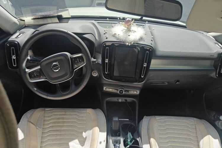 Used Volvo XC40 2022 T4 Four-Wheel Drive Smart & Stylish Edition Center Console