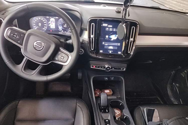 Used Volvo XC40 2022 T4 Four-Wheel Drive Smart & Stylish Edition Center Console
