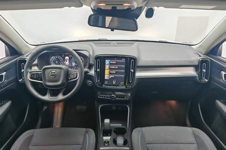 Used Volvo XC40 2022 T4 Four-Wheel Drive Smart & Stylish Edition Center Console