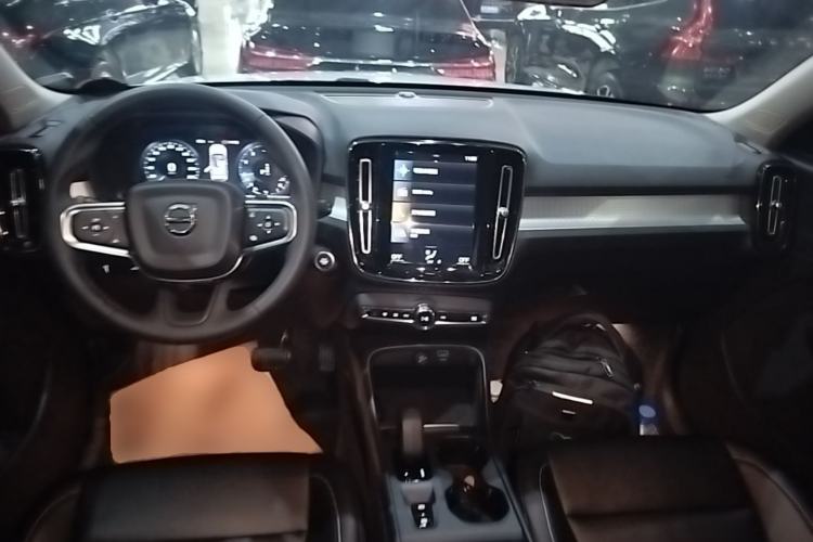 Used Volvo XC40 2022 T4 Four-Wheel Drive Smart & Stylish Edition Center Console