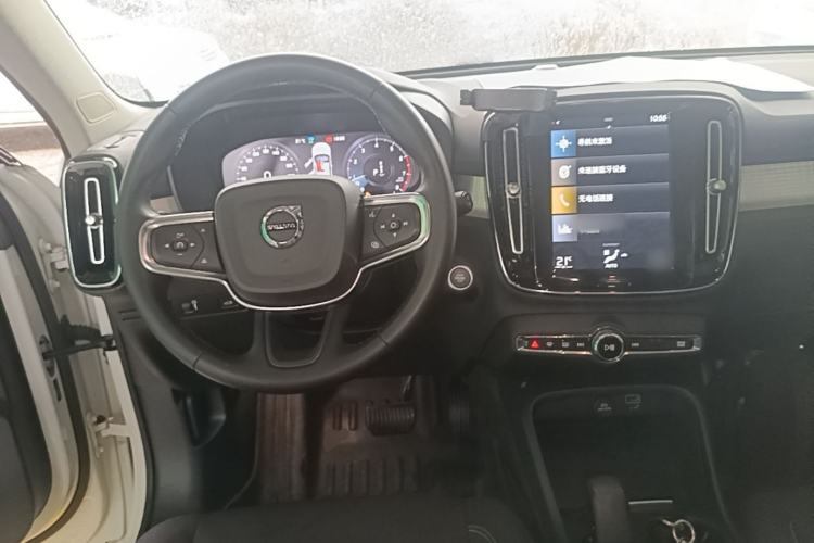 Used Volvo XC40 2022 T4 Four-Wheel Drive Smart & Stylish Edition Center Console
