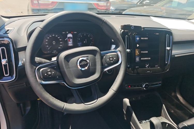Used Volvo XC40 2022 T4 Four-Wheel Drive Smart & Stylish Edition Center Console