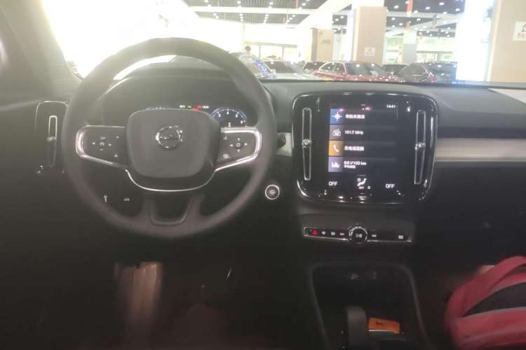 Used Volvo XC40 2022 T4 Four-Wheel Drive Smart & Stylish Edition Center Console