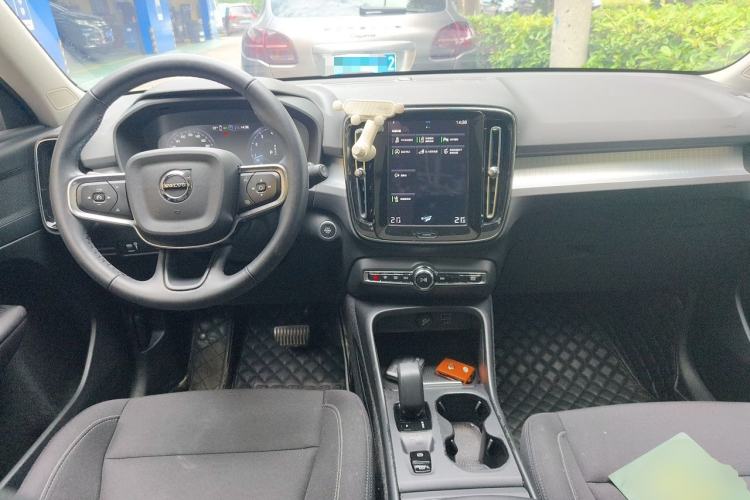 Used Volvo XC40 2022 T4 Four-Wheel Drive Smart & Stylish Edition Center Console