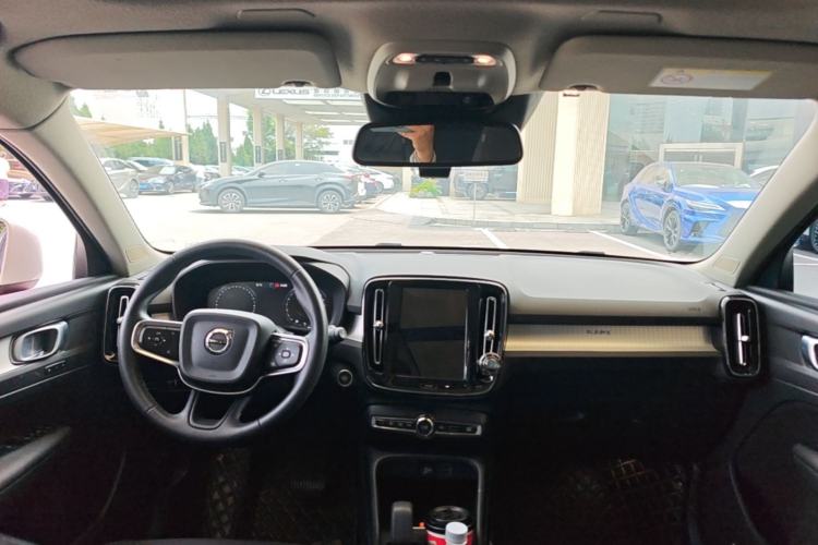 Used Volvo XC40 2022 T4 Four-Wheel Drive Smart & Stylish Edition Center Console