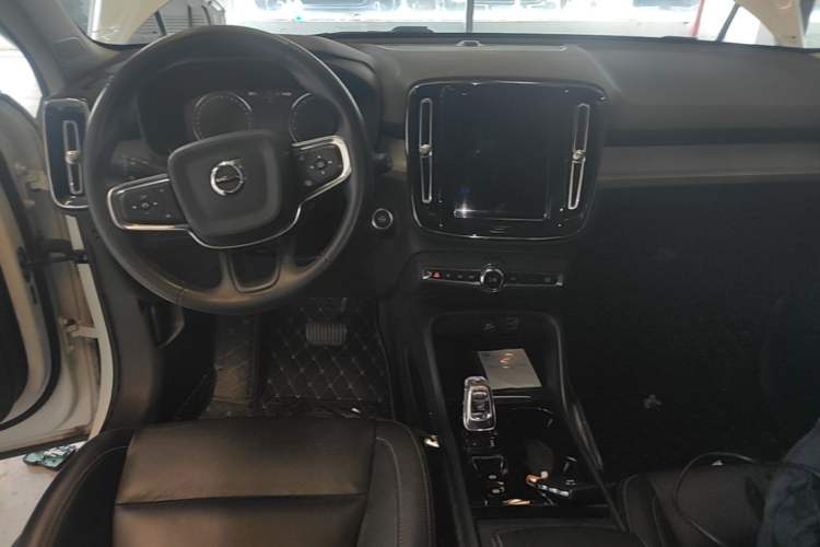 Used Volvo XC40 2022 T4 Four-Wheel Drive Smart & Luxurious Edition Center Console