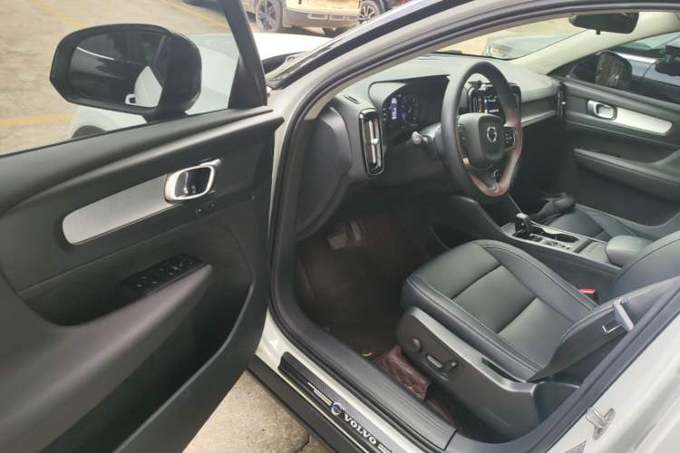 Used Volvo XC40 2022 T4 Four-Wheel Drive Smart & Stylish Edition Driver Seat