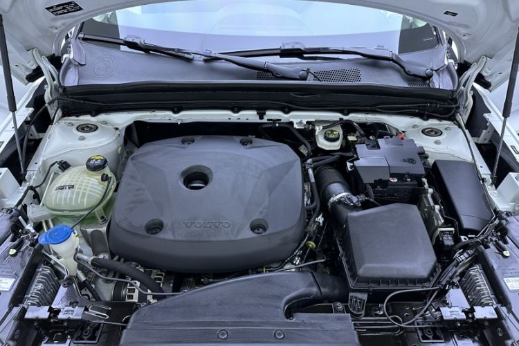 Used Volvo XC40 2022 T4 Four-Wheel Drive Smart & Stylish Edition Engine Bay