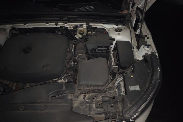 Used Volvo XC40 2022 T4 Four-Wheel Drive Smart & Stylish Edition Engine Bay Left
