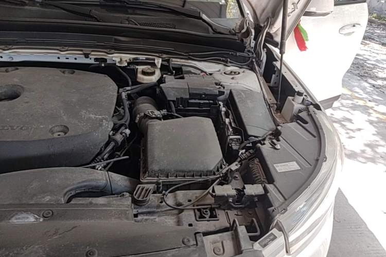 Used Volvo XC40 2022 T4 Four-Wheel Drive Smart & Stylish Edition Engine Bay Left
