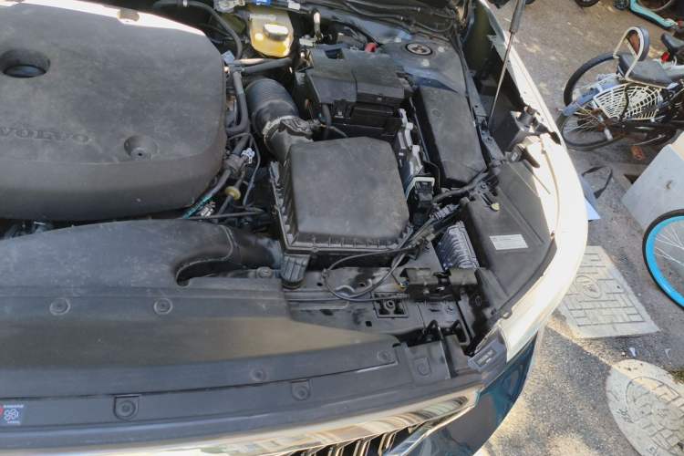 Used Volvo XC40 2022 T4 Four-Wheel Drive Smart & Stylish Edition Engine Bay Left